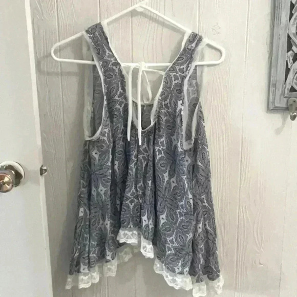 William B Lace  Trimmed Top Size Large - Picture 2 of 4